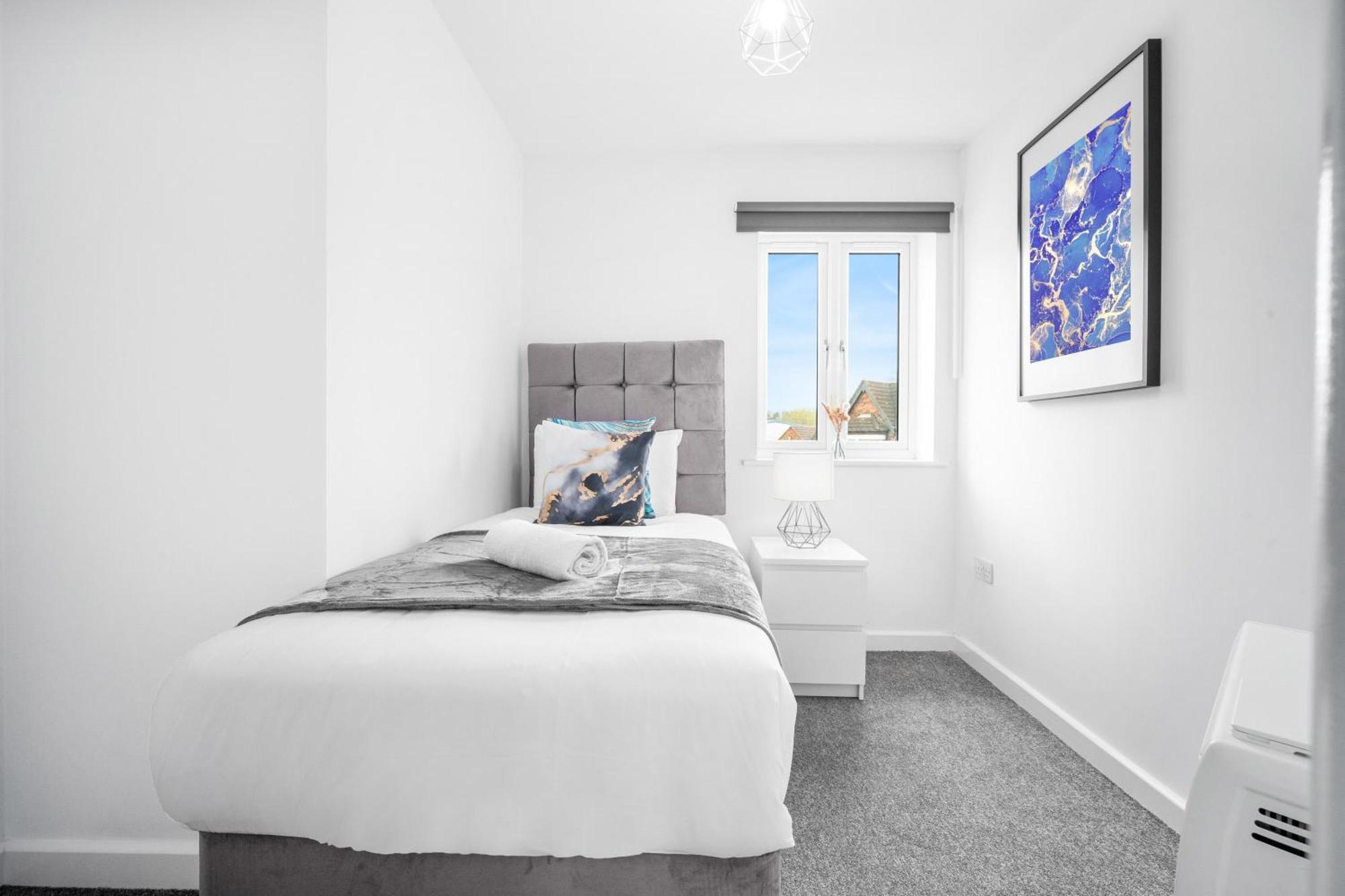 New 2 Bedroom Deluxe Apartment - Parking - Wifi & Netflix - Top Rated - 50C Cradley Heath 外观 照片