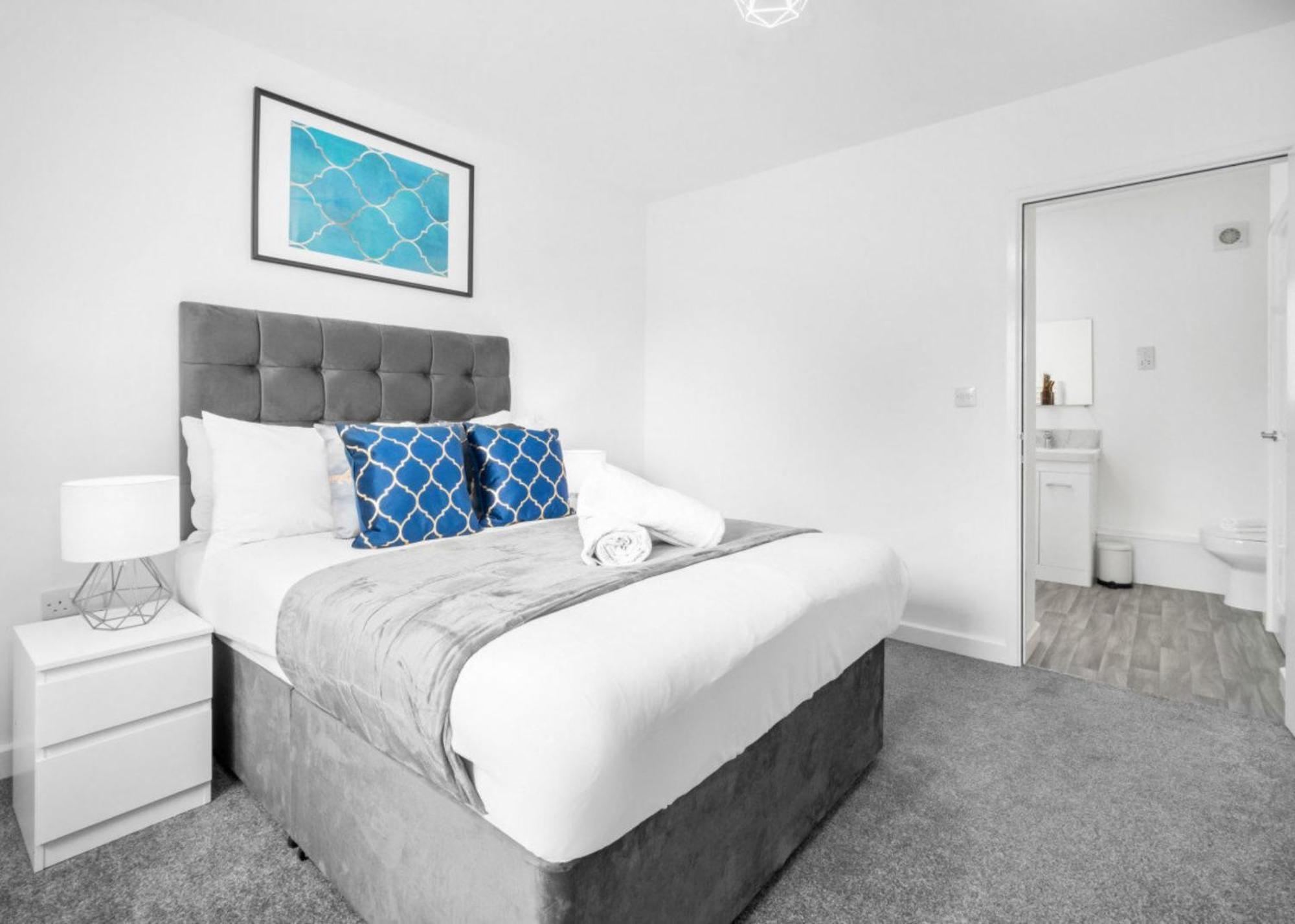 New 2 Bedroom Deluxe Apartment - Parking - Wifi & Netflix - Top Rated - 50C Cradley Heath 外观 照片