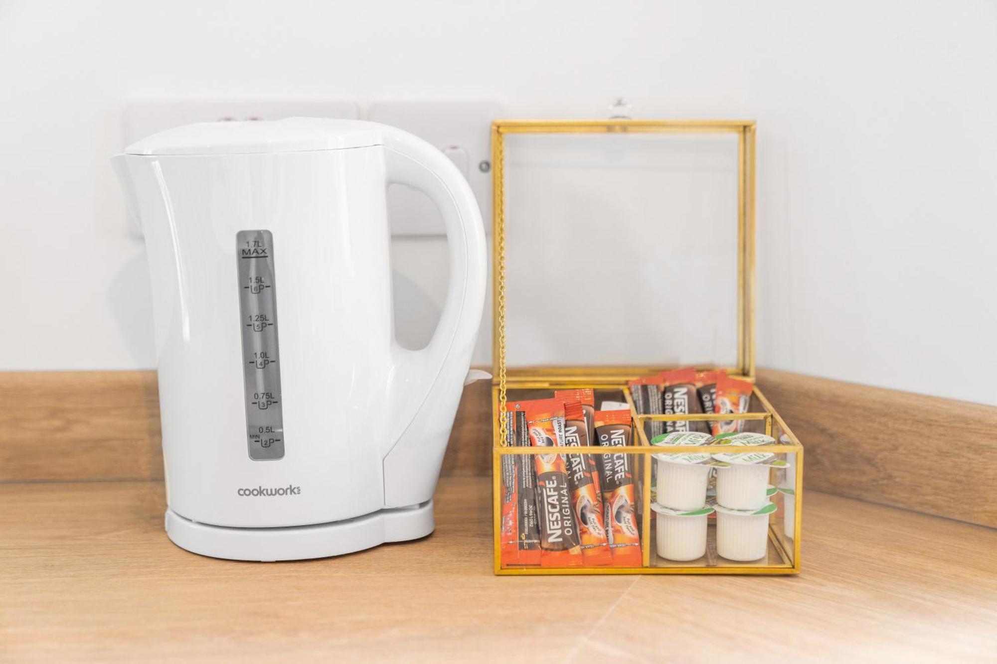 New 2 Bedroom Deluxe Apartment - Parking - Wifi & Netflix - Top Rated - 50C Cradley Heath 外观 照片